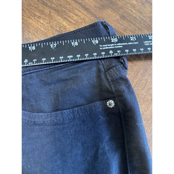 Levi's Women's Classic Straight Plus 20W Black Jeans - Picture 5 of 9